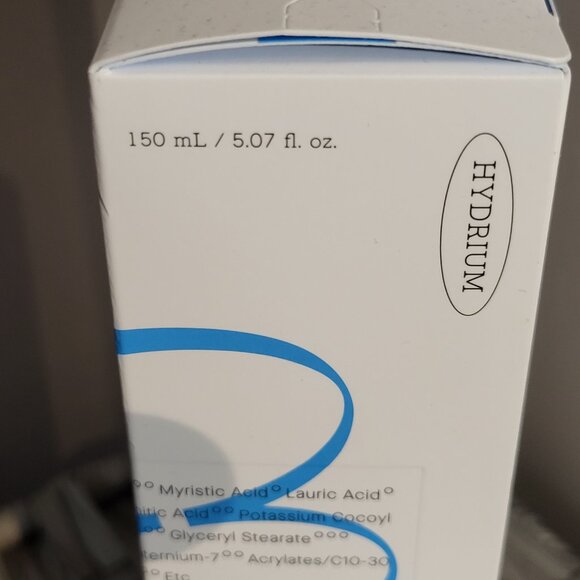 NEW COSRX TRIPLE HYALURONIC MOISTERIZING CLEANSER - Picture 4 of 8